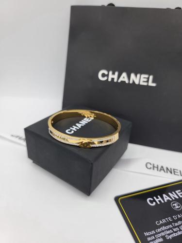 اسواره شانيل مع ملحقاتها