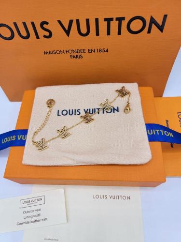 اسوارة لويس فيتون بملحقاتها