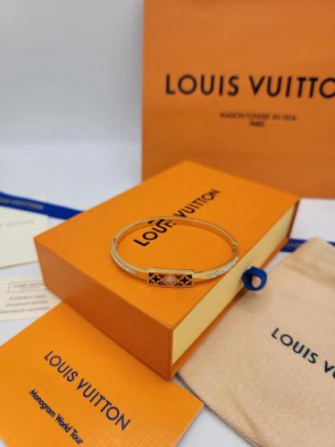 اسواره لويس فيتون مع ملحقاتها