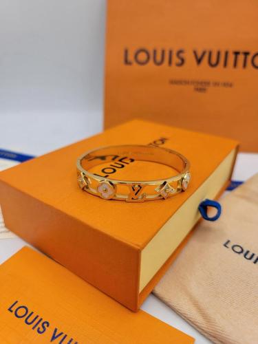 اسواره لويس فيتون مع ملحقاتها