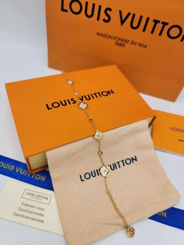 اسوارة لويس فيتون بملحقاتها