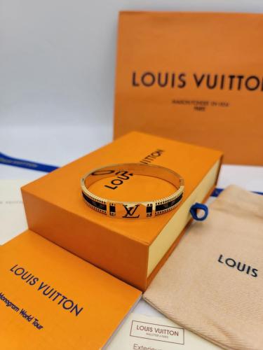 اسواره لويس فيتون مع ملحقاتها