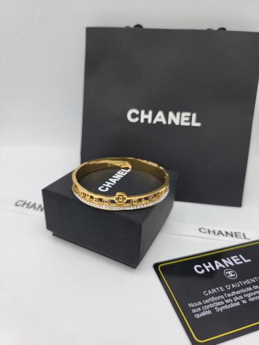 اسواره شانيل مع ملحقاتها