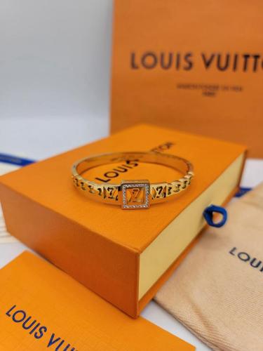 اسواره لويس فيتون مع ملحقاتها