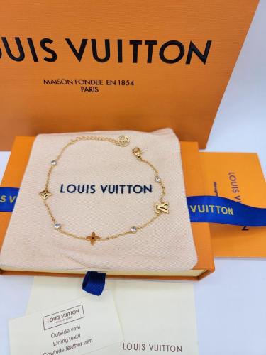 اسوارة لويس فيتون بملحقاتها