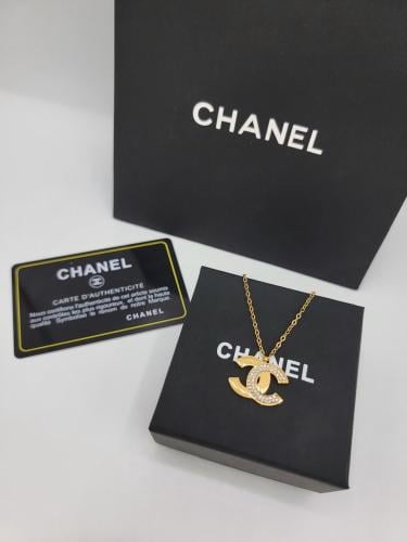 سلسال شانيل بملحقات