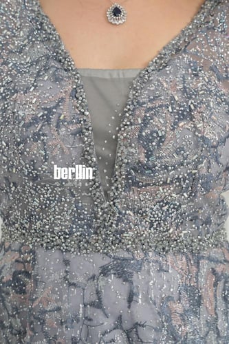 فستان سهرة نمط مرميد فخم مميز بتطريز وبأكمام كيب ت...