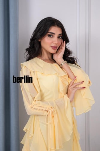 فستان ماكسي بتفاصيل كشكش وبكم حبال كلوش لون اصفر