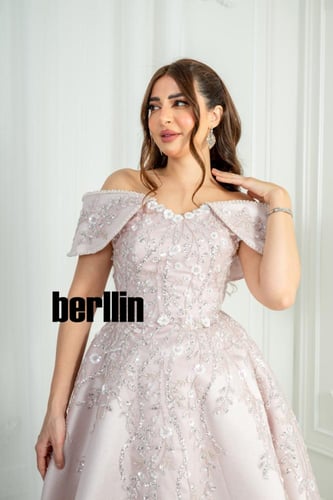 فستان سهرة زهري فاتح مورد بأكتاف اوف شولدر