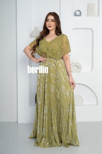 فستان سهرة طويل بليسية اوف شولدر مطرز لون كموني