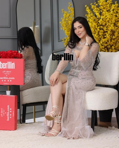 فستان سهرة طويل حورية لامع بليسيه مزين بالؤلؤ لون...