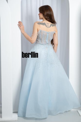 فستان سهرة الكرة السماوي بكريستالات متناثرة وبوديس...