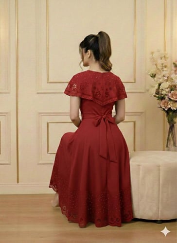 فستان "ماركيزا" الملكي بتفاصيل الليزر واللؤلؤ