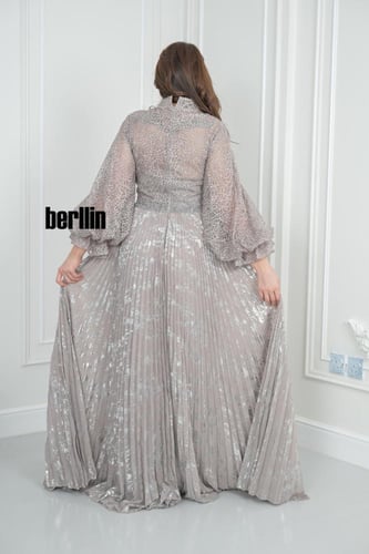 فستان سهرة طويل مميز بكم بف منفوخ فخم وبقصة واسعة