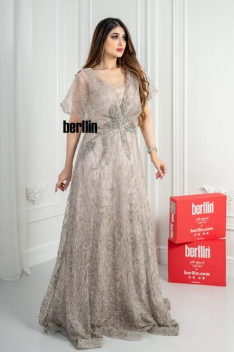 فستان سهرة درابية مزين بالفصوص والخرز لون بيج