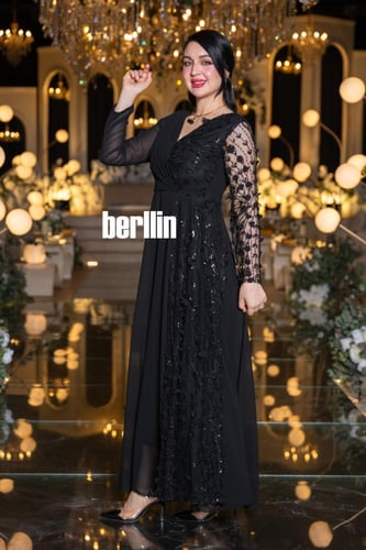 فستان سهرة طويل أسود أنيق بتطريز يدوي وأكمام شيفون...