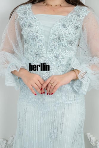 فستان سهرة أنيق سماوي مزين بتطريز فضي فاخر وأكمام...