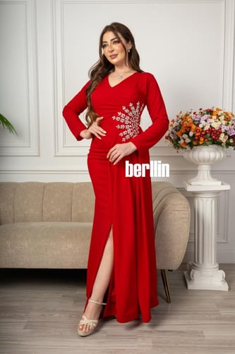 فستان سهرة طويل كريب مميز بتطريز لف لون احمر