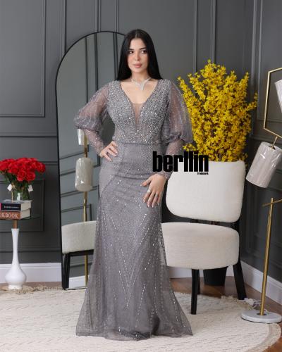 فستان سهره طويل مزين بفصوص لون رمادي