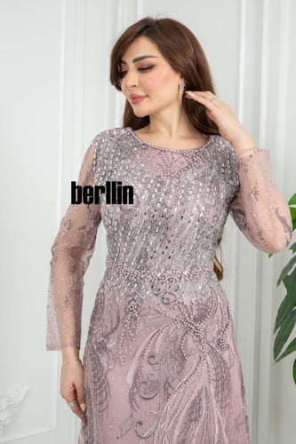 فستان موف محتشم بأكمام شفافة مطرز بشبكة كريستالات...