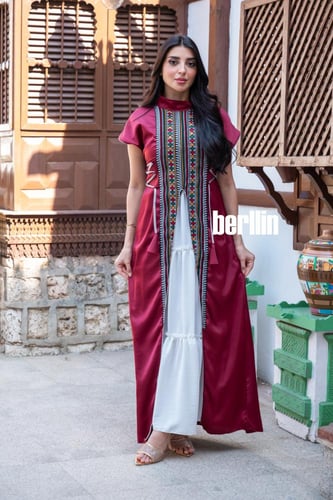 جلابية مزينة بنقشة السدو لون عودي