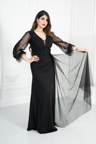 فستان سهرة شيفون مزين بشك واكمام شفافة لون اسود