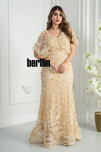 فستان سهرة بيج مطرّز بالكامل بتفاصيل ورود ثلاثية ا...