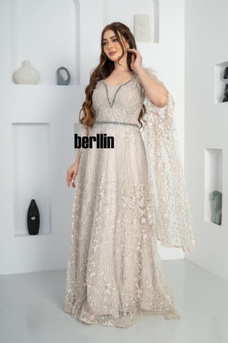 فستان سهره تول مطرز بتصميم كيب لون بيج