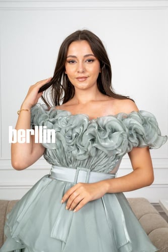 فستان سهرة طويل بتطريز ورد فخم لون تيفاني