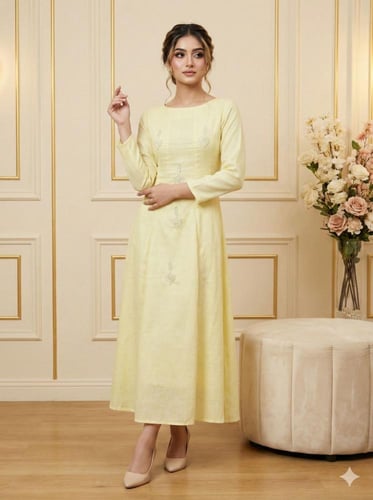 فستان "نسمة ليمون" أناقة الكتان المطرّز بلمسة عصري...