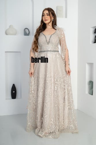 فستان سهره تول مطرز بتصميم كيب لون بيج