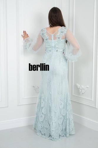 فستان سهرة أنيق سماوي مزين بتطريز فضي فاخر وأكمام...