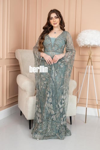 فستان سهرة حورية البحر مطرز بأكمام كيب تيفاني