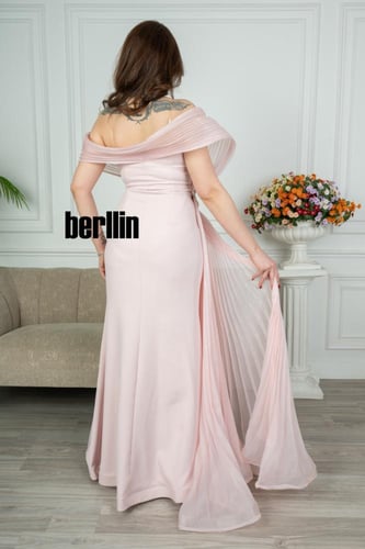 فستان سهرة طويل اوف شولدر بلمعة الكريستال لون زهري