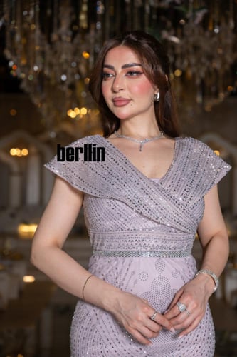 فستان سهرة وميض الليلك مميز بكريستالية وبلمسة ربيع...
