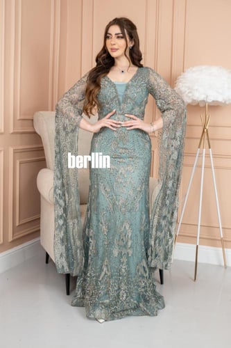 فستان سهرة حورية البحر مطرز بأكمام كيب تيفاني