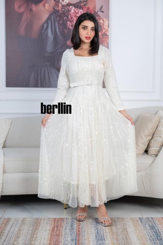 فستان ابيض كريمي بتطريز ترتر لامع تصميم أنيق بحزام...