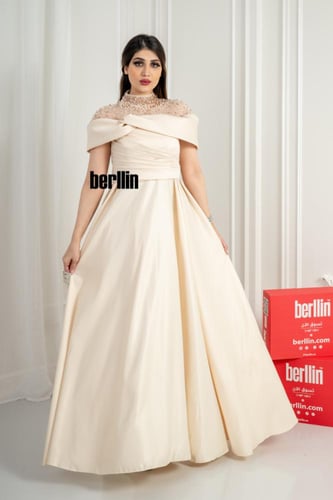 فستان طويل سهرة اوف شولدر لون بيج