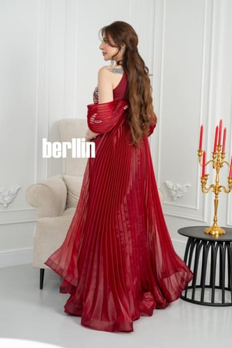 فستان سهرة بورغندي قصة حورية وبرقبة هالتر وتطريز ك...