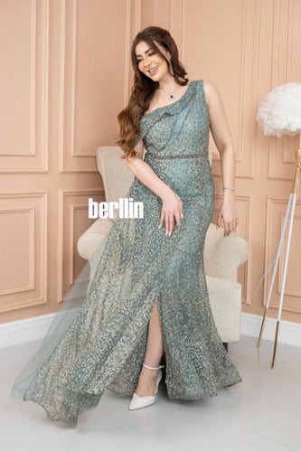 فستان سهرة طويل بكتف واحد تطريز فخم لون تيفاني