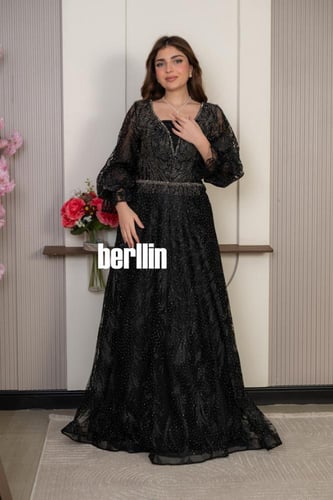 فستان سهرة أسود ملكي بتطريز الكريستال وأكمام بيشوب