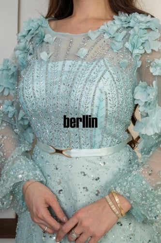 فستان سهرة ملكي بلون اخضر نعناعي بتطريز فاخر وورود...