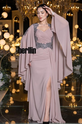 فستان سهرة طويل روز بودر مطرز بالفضي مع أكمام كاب...