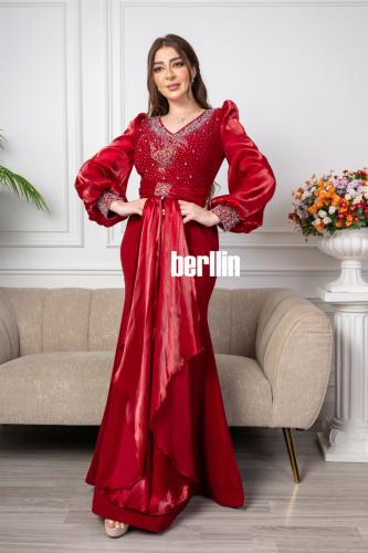 فستان سهرة طويل مميز بالفصوص لون احمر