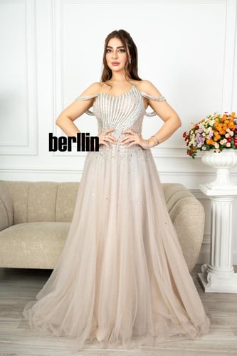 فستان سهرة طويل اوف وايت مميز بتطريز فخم لون بيج