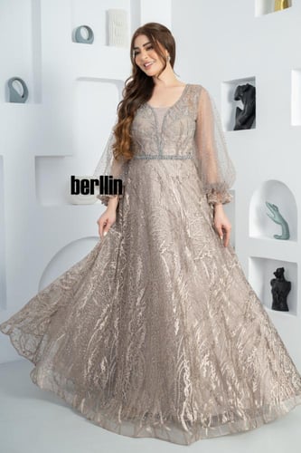 فستان سهرة ماكسي مميز بكم بف وبقصة واسعة لون بيج