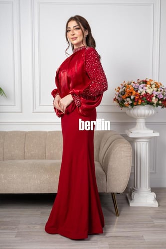 فستان سهرة حوريه البحر مميز بالفصوص والأكمام لون ا...