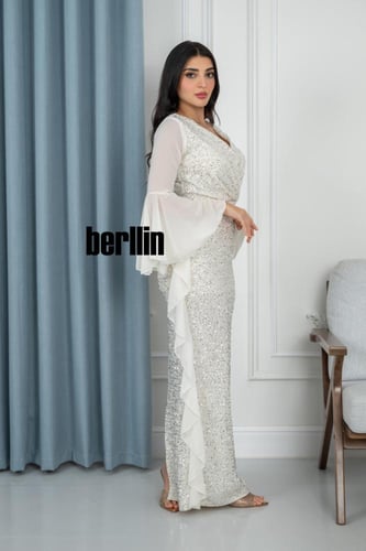 فستان سهرة ترتر بأكمام طويلة واسعة لون ابيض