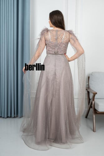 فستان سهرة جالكسي بتصميم ملكي مزين بالتطريز البراق...