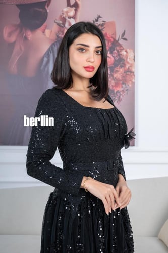 فستان أسود بتطريز ترتر لامع تصميم أنيق بحزام على ا...